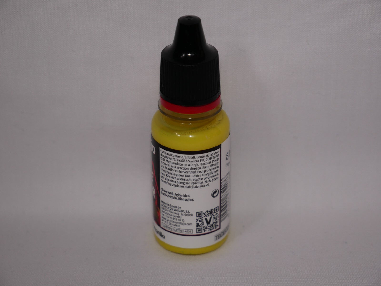 Vallejo Game Color Acrylic Washes Yellow 18ml/0.6 fl oz Dropper Bottle - 73.208