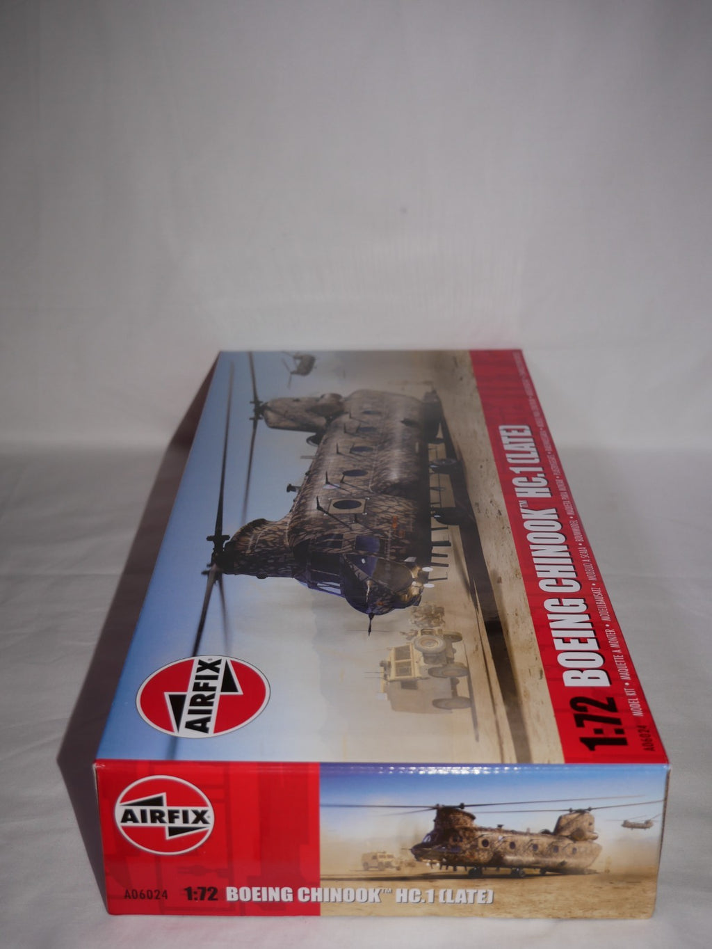 Airfix 1:72 Scale Boeing Chinook HC.1 (Late) Helicopter Kit Skill Level 3 A06024