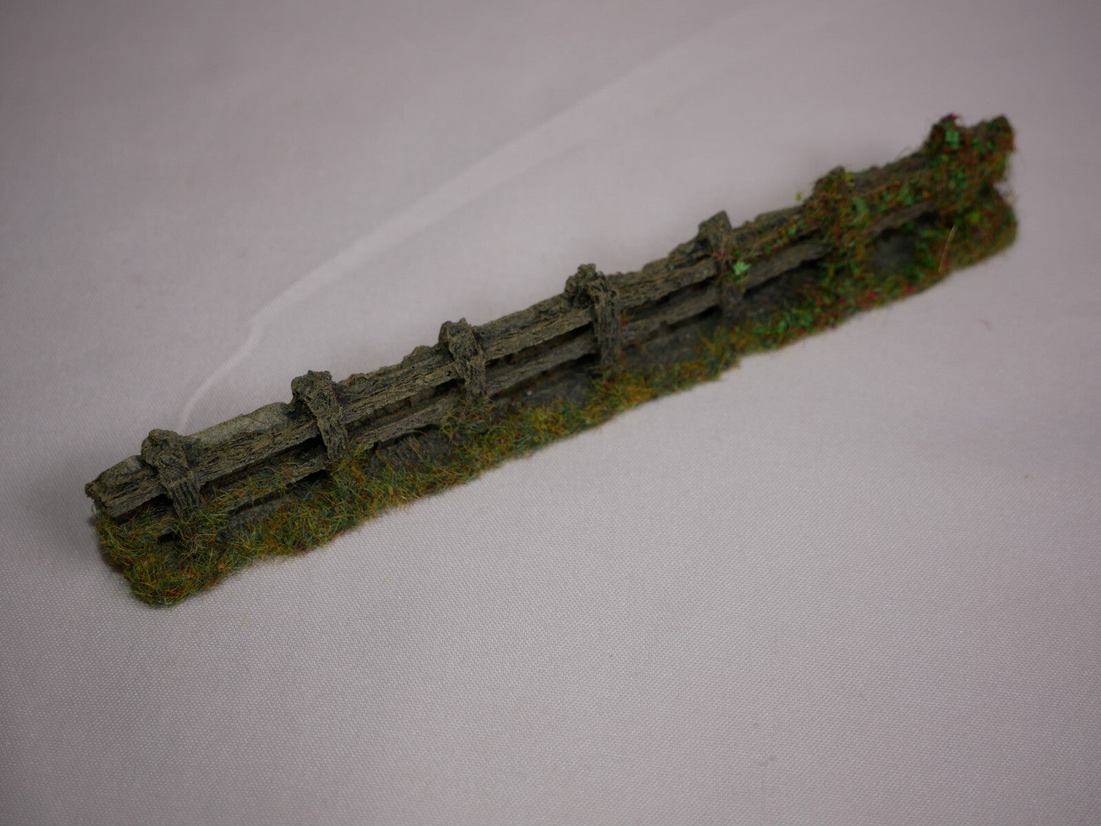 Javis "Countryside" Scenics "OO" Rough Weatherd Fencing With Foliage PF7