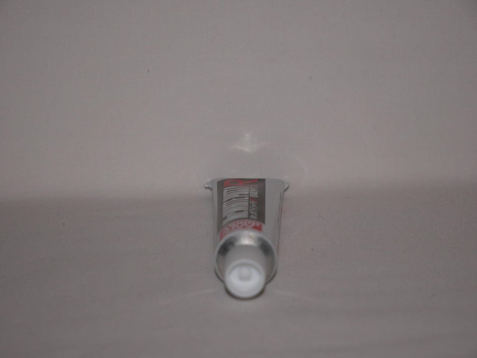 Mr Hobby Mr White R Low Viscosity Lacquer Based Putty 25g Metal Tube - (P-123)