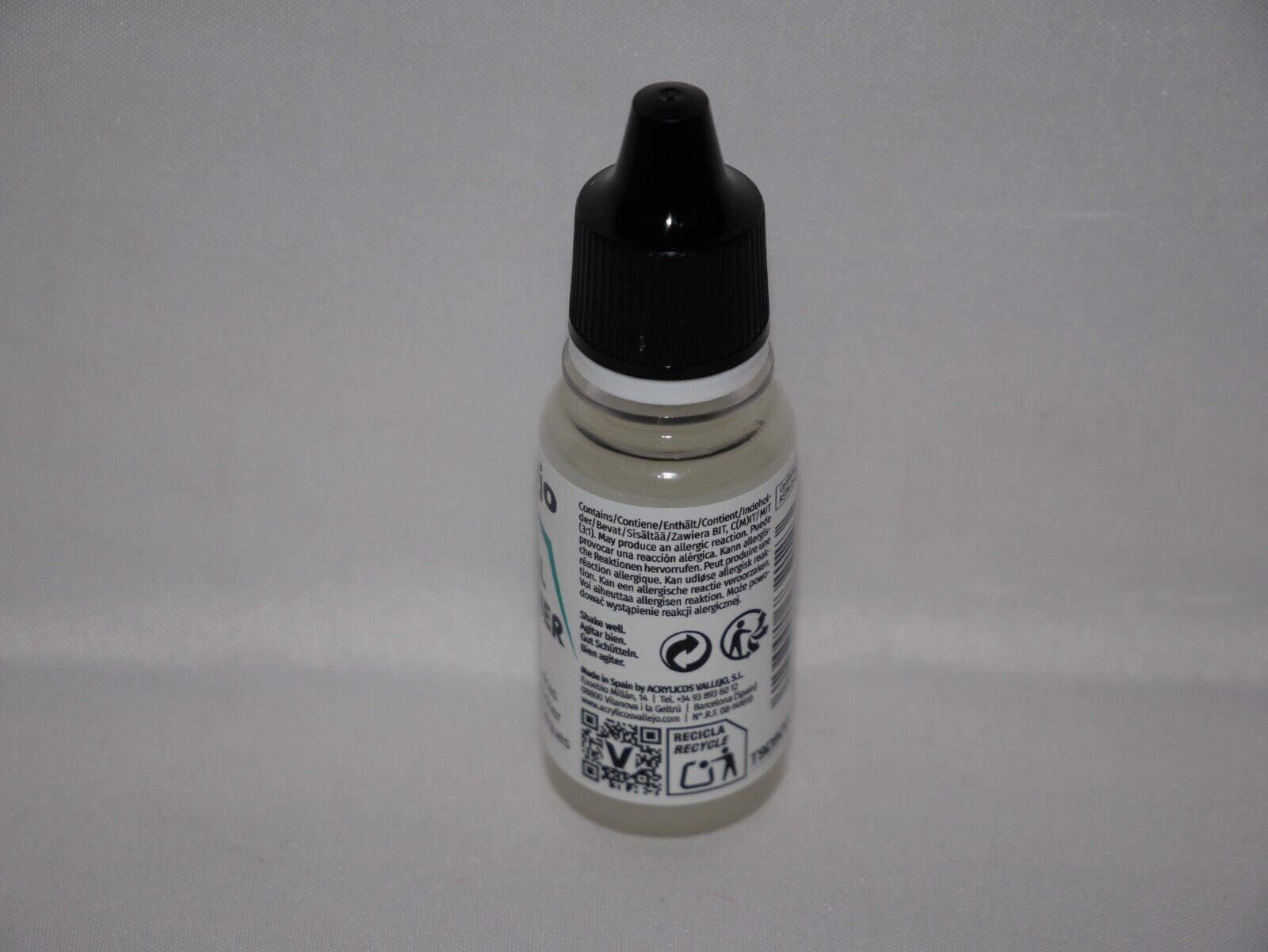 Vallejo Auxiliary Products Decal Softener 18ml/0.60 fl oz Dropper Bottle 73.212