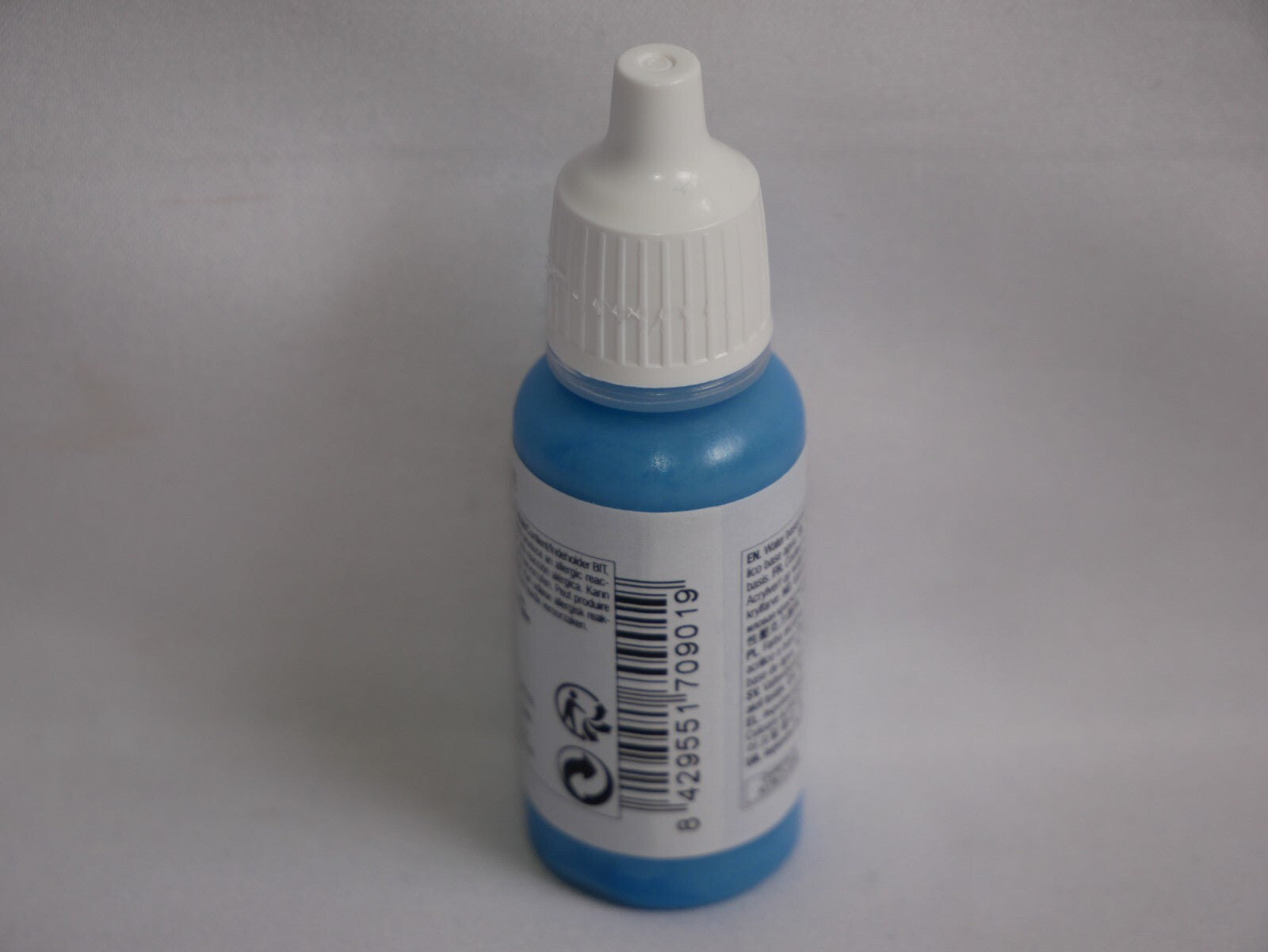 Vallejo Model Color Pastel Blue Acrylic 17ml/0.57 fl oz Dropper Bottle - 70.901