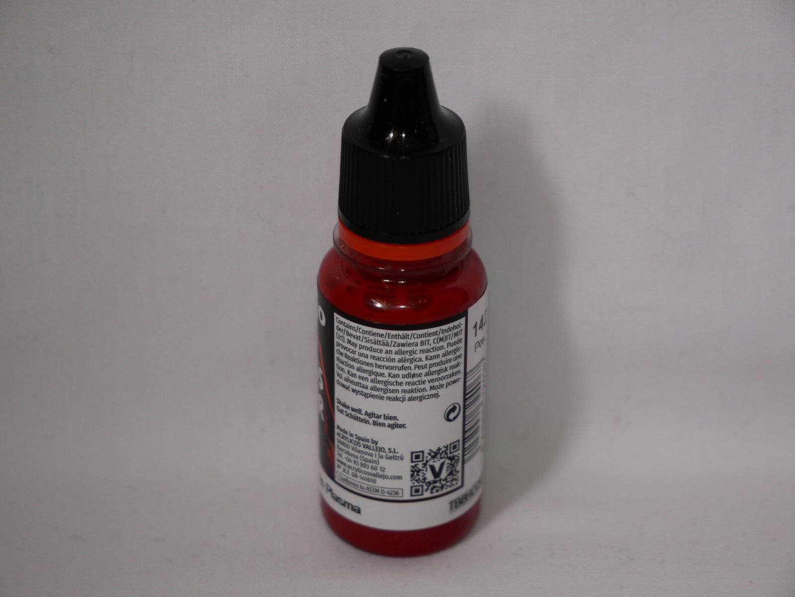 Vallejo Xpress Color Acrylics Plasma Red 18ml/0.6 fl oz Dropper Bottle - 72.406