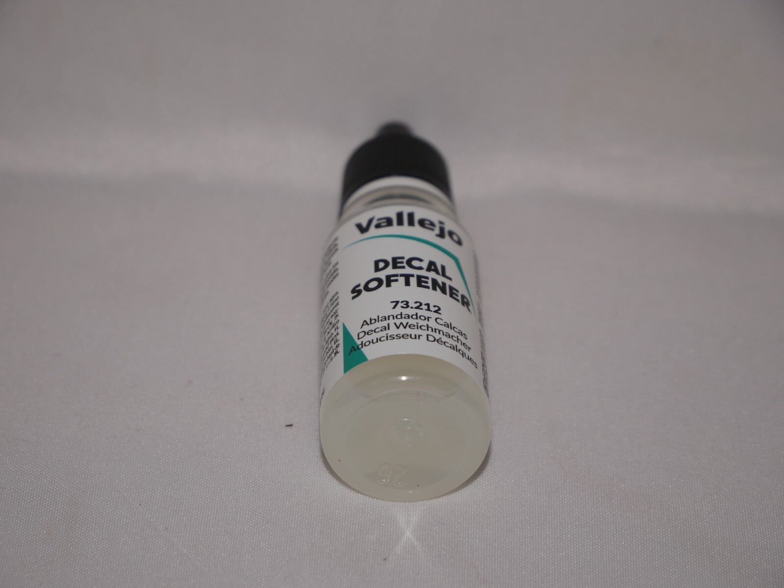 Vallejo Auxiliary Products Decal Softener 18ml/0.60 fl oz Dropper Bottle 73.212